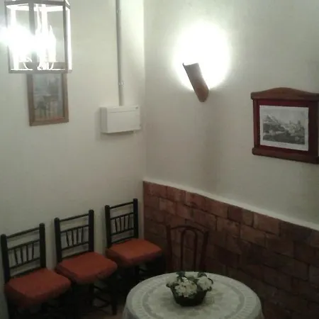 Casa Elina Lucena 度假居